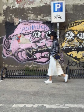 「adidas（アディダス）のアイテム（スニーカー、ホワイト系）」を使った、Olivia WYさん（レディース）の冬コーディネート