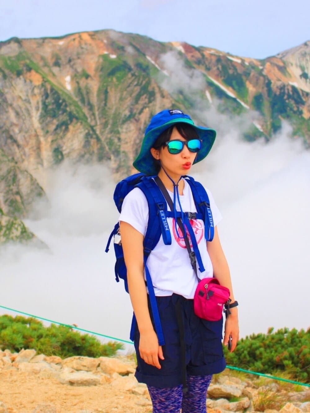 「登山、登山コーデ、山登りスタイル、山ガール、アウトドアスタイル、キャンプ、MAMMUT、THE NORTH FACE、mont-bell、MILLET」｜「長袖スタイルのアイテム（ジャケット/アウター、ブルー系）」を使った、ぽぽさん（レディース・151cm）の夏コーディネートの1枚目の写真
