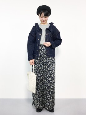 「花柄パンツ」｜「アイテム（デニムジャケット）」を使った、まるさん（レディース・161cm）の春コーディネート