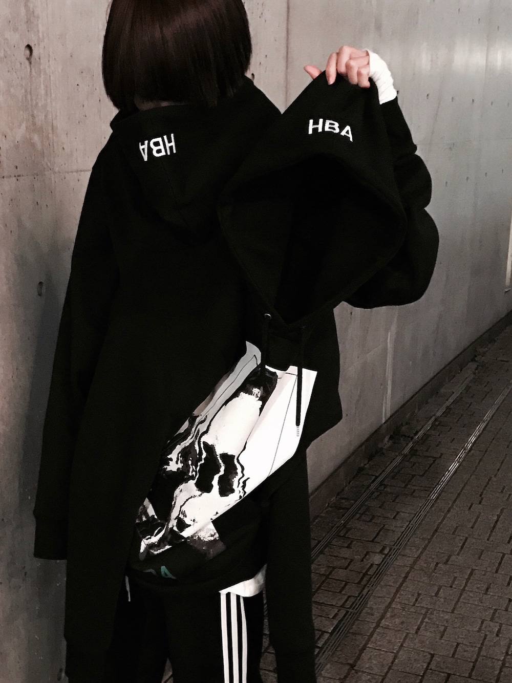 「HOOD BY AIR、hba、ストリート」｜「HOOD BY AIRのアイテム（パーカー、ブラック系）」を使った、soさん（メンズ・175cm）の春コーディネートの1枚目の写真