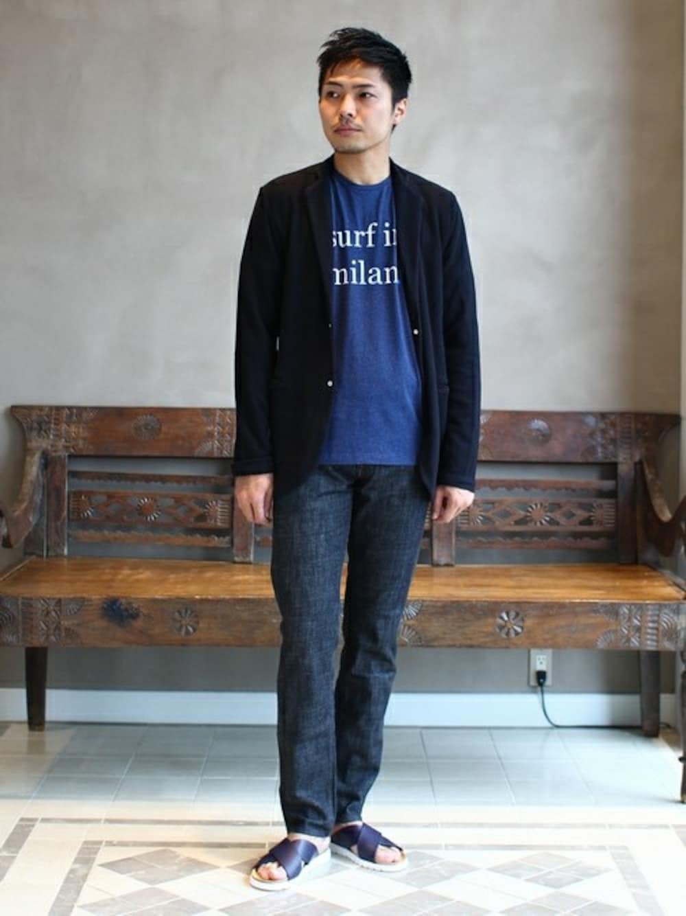 「ジャケット、Tシャツ、BEAMS LIGHTS、ジャケットスタイル、ストラップサンダル、Tシャツ×デニム、Cuisse de Grenouille、LES BASICS」｜「BEAMS LIGHTSの∀CUISSE de GRENOUILLE / CITY プリントTシャツ（Tシャツ/カットソー、その他）」を使った、mizutaniさん（メンズ・178cm）の夏コーディネートの1枚目の写真