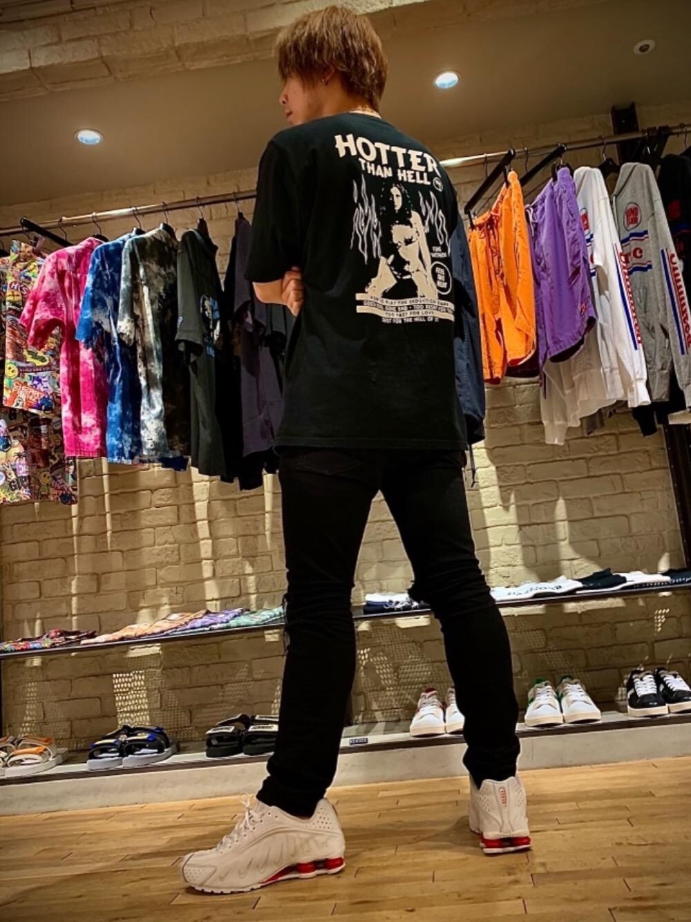 「デニム、Tシャツ、Hysteric Glamour、半袖シャツ、ヒステリックグラマー、ストリートコーデ、#JB」｜「HYSTERIC GLAMOURのKPR加工ISKOリメイクスリムデニムパンツ（デニムパンツ、ブラック系）」を使った、ミスタータカコーさん（メンズ・172cm）の夏コーディネートの1枚目の写真