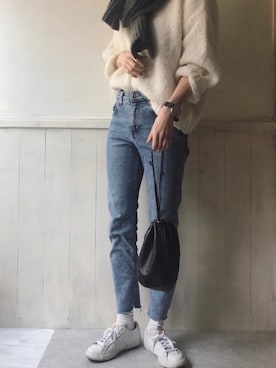 「UNE MANSION（ユヌマンション）のフェイクレザーミニ巾着バッグ（ハンドバッグ、ブラック系）」を使った、dxさん（レディース・163cm）の冬コーディネート