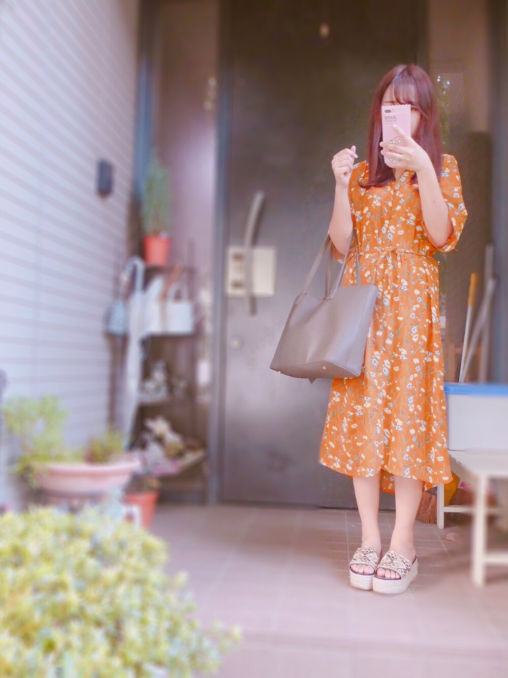 「おしゃれさんと繋がりたい、夏、ワンピース、今日のコーデ、花柄、イエロー、大学生」｜「CLOSE-UPのアイテム（ワンピース、イエロー系）」を使った、miuさん（レディース・153cm）の夏コーディネートの1枚目の写真