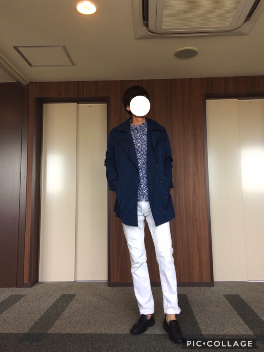 「青、白パンツ、秋のコーデ、花柄、ローファー」｜「GUの（GU）ローファー（シューズ、ブラック系）」を使った、sさん（メンズ・177cm）の秋コーディネートの1枚目の写真
