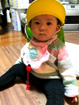 「motherways（マザウェイズ）のベビーくしゅくしゅ紐ビブ2枚組　全2柄　《motherways｜マザウェイズ》（スタイ/よだれかけ、ピンク系）」を使った、minawashinさん（キッズ）の春コーディネート