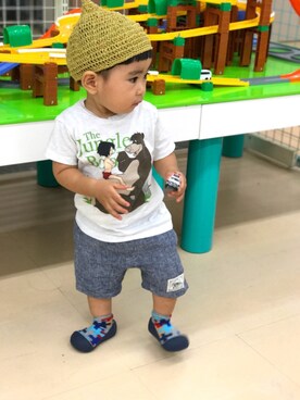 「H&M（エイチ・アンド・エム）のアイテム（Tシャツ/カットソー、ホワイト系）」を使った、yuit☺︎nさん（キッズ・80cm）の秋コーディネート
