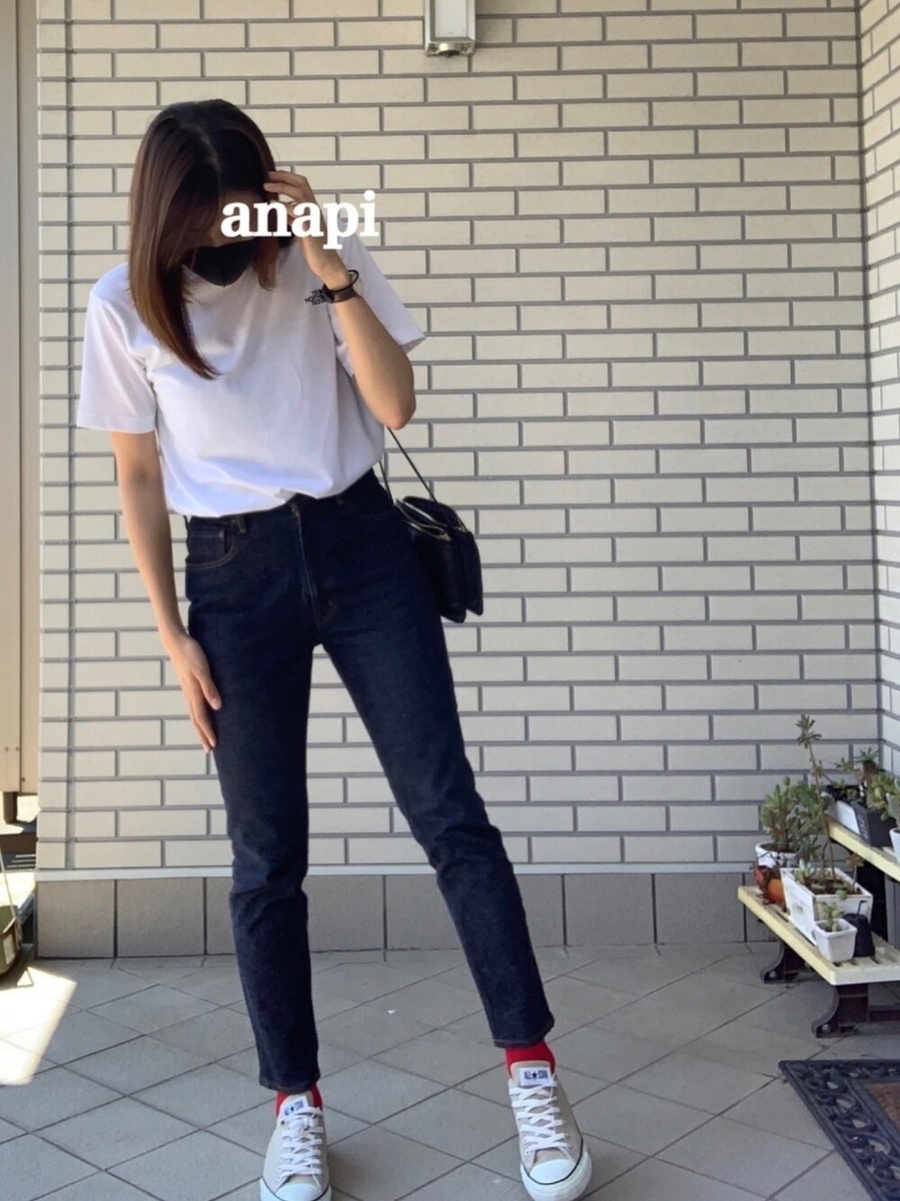 「夏コーデ、楽チンコーデ、おしゃれさんと繋がりたい、シンプル、デニムパンツ、ロゴT」｜「MOUSSYのMVS SKINNY（デニムパンツ、ブルー系）」を使った、anapiさん（レディース・170cm）の夏コーディネートの1枚目の写真