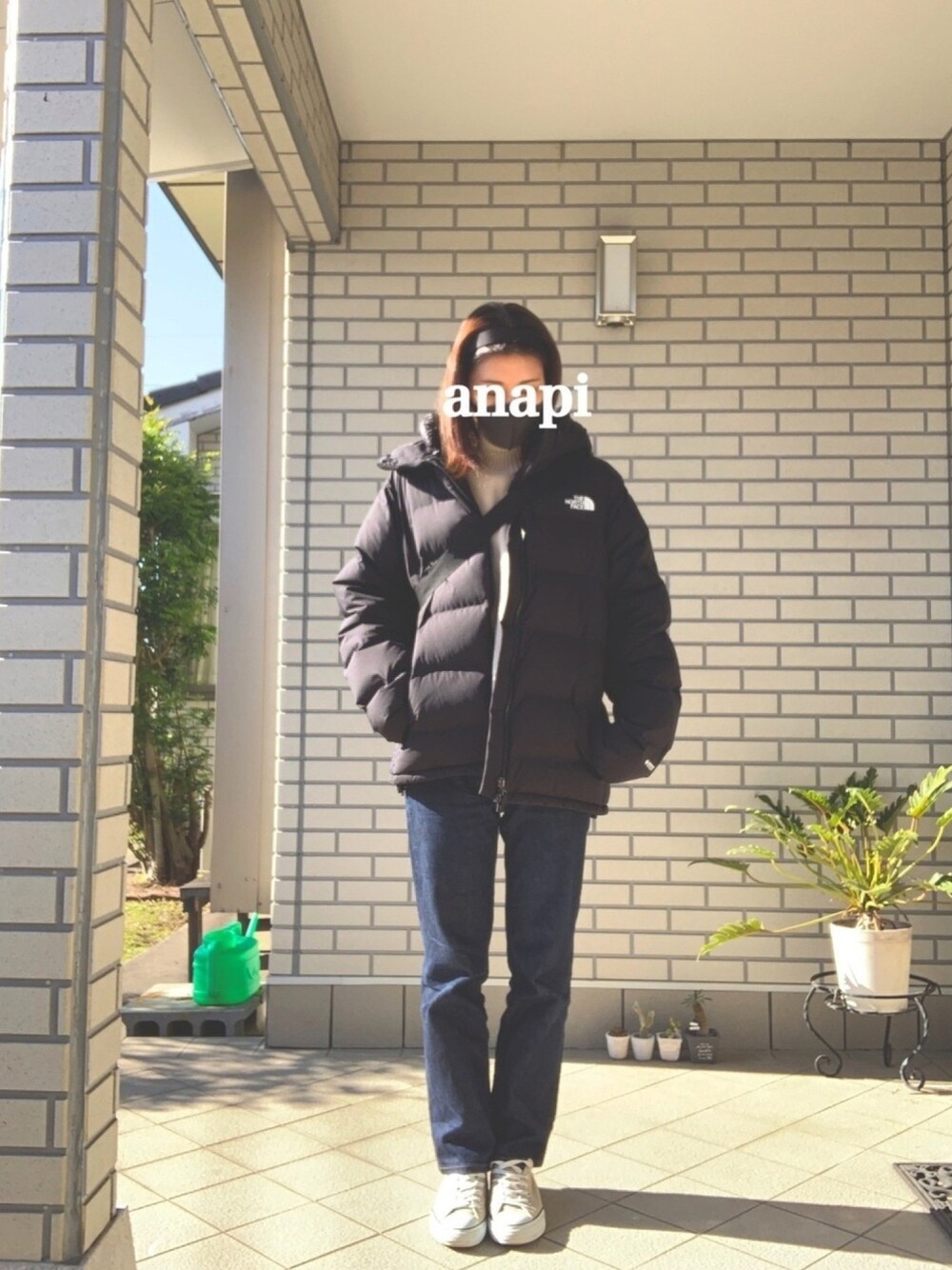 「年末WEAR感謝祭、大人カジュアル、シンプル、おしゃれさんと繋がりたい、THE NORTH FACE、コンバース、ラクチンコーデ、ニットコーデ、タートルネック、ダウンジャケット」｜「THE NORTH FACEのザ・ノース・フェイス ユニセックス ダウンパーカ / ビレイヤーパーカ（ダウンジャケット/コート、ブラック系）」を使った、anapiさん（レディース・170cm）の冬コーディネートの1枚目の写真