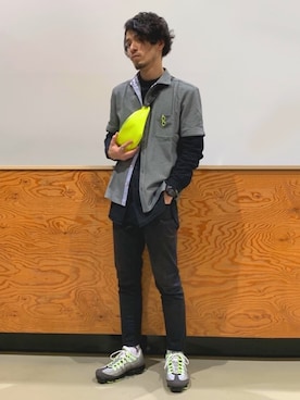 「アイテム（ネクタイピン、イエロー系）」を使った、peacockさん（メンズ・172cm）の春コーディネート