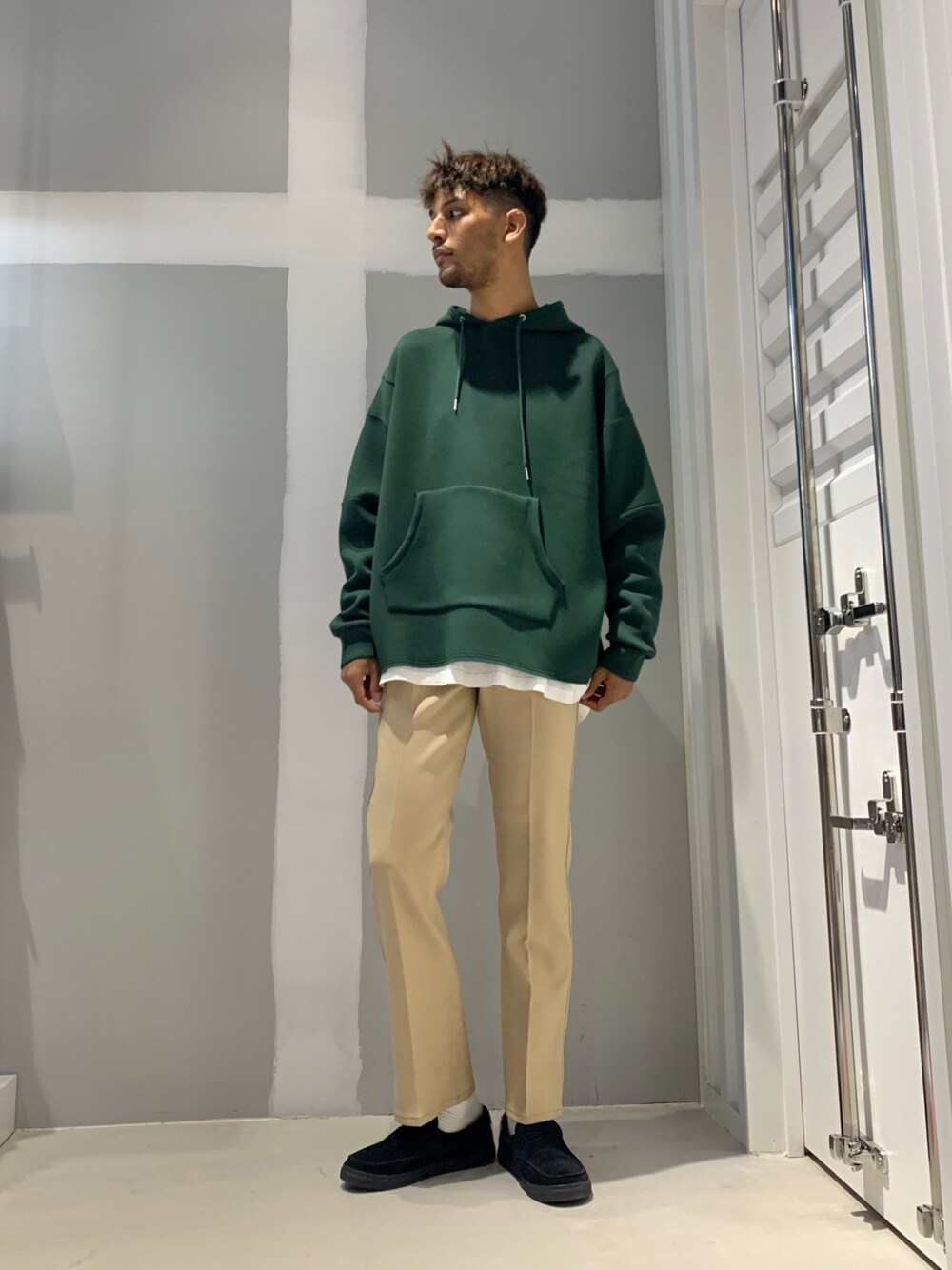 「グリーン、ベーシック、ベージュ、秋コーデ、Wrangler、フレアパンツ、jointworks、ららぽーとTOKYO-BAY、カジュアル、大人カジュアル」｜「JOINT WORKSのアイテム（その他、その他）」を使った、TAKESHIさん（メンズ・178cm）の秋コーディネートの1枚目の写真