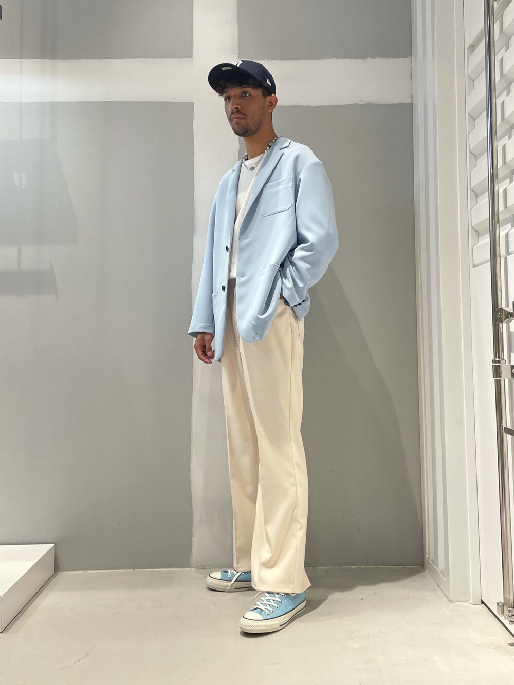 「ブルー、アイボリー、ジャケット、フレアパンツ、セットアップ、ららぽーとTOKYO-BAY、カジュアル、ストリート、大人カジュアル、ビッグシルエット」｜「JOINT WORKSのダブルクロス2ボタンジャケット（その他アウター、ブルー系）」を使った、TAKESHIさん（メンズ・178cm）の春コーディネートの1枚目の写真