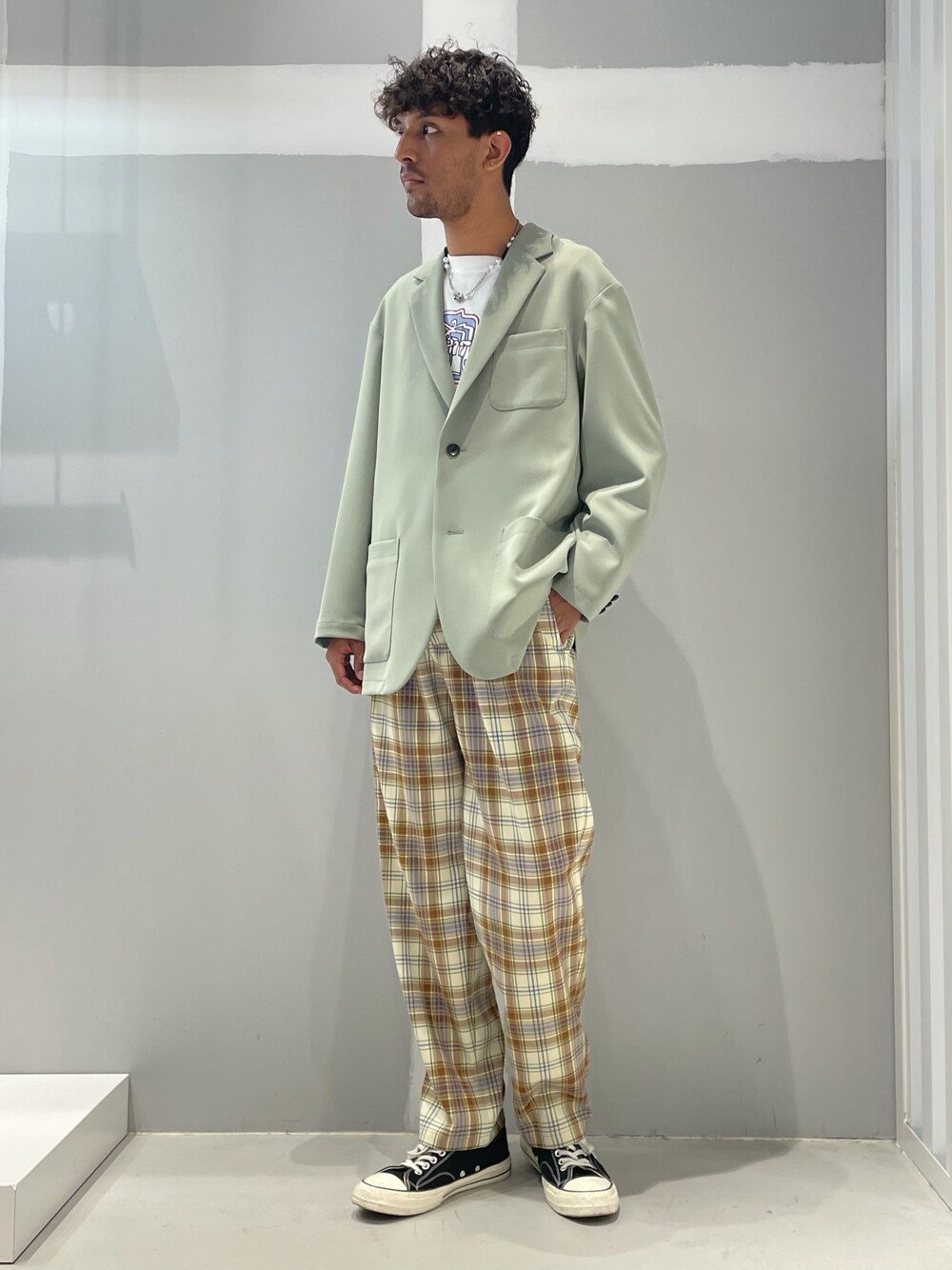 「ジャケットスタイル、チェックパンツ、カジュアル、ストリート、大人カジュアル、ビッグシルエット、春コーデ、ジョイントワークス、ららぽーとTOKYO-BAY、グリーン」｜「JOINT WORKSのダブルクロス2ボタンジャケット（その他アウター、グリーン系）」を使った、TAKESHIさん（メンズ・178cm）の春コーディネートの1枚目の写真