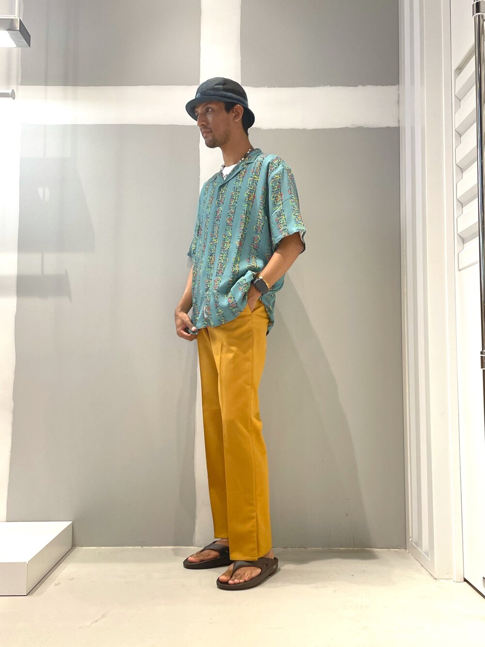 「フレアパンツ、黄色、スリットパンツ、カーハート、carhartt、ストリート、春コーデ、夏コーデ、シャツスタイル、ららぽーとTOKYO-BAY」｜「JOINT WORKSのアウトサイドスリットパンツ（その他パンツ、イエロー系）」を使った、TAKESHIさん（メンズ・178cm）の春コーディネートの1枚目の写真