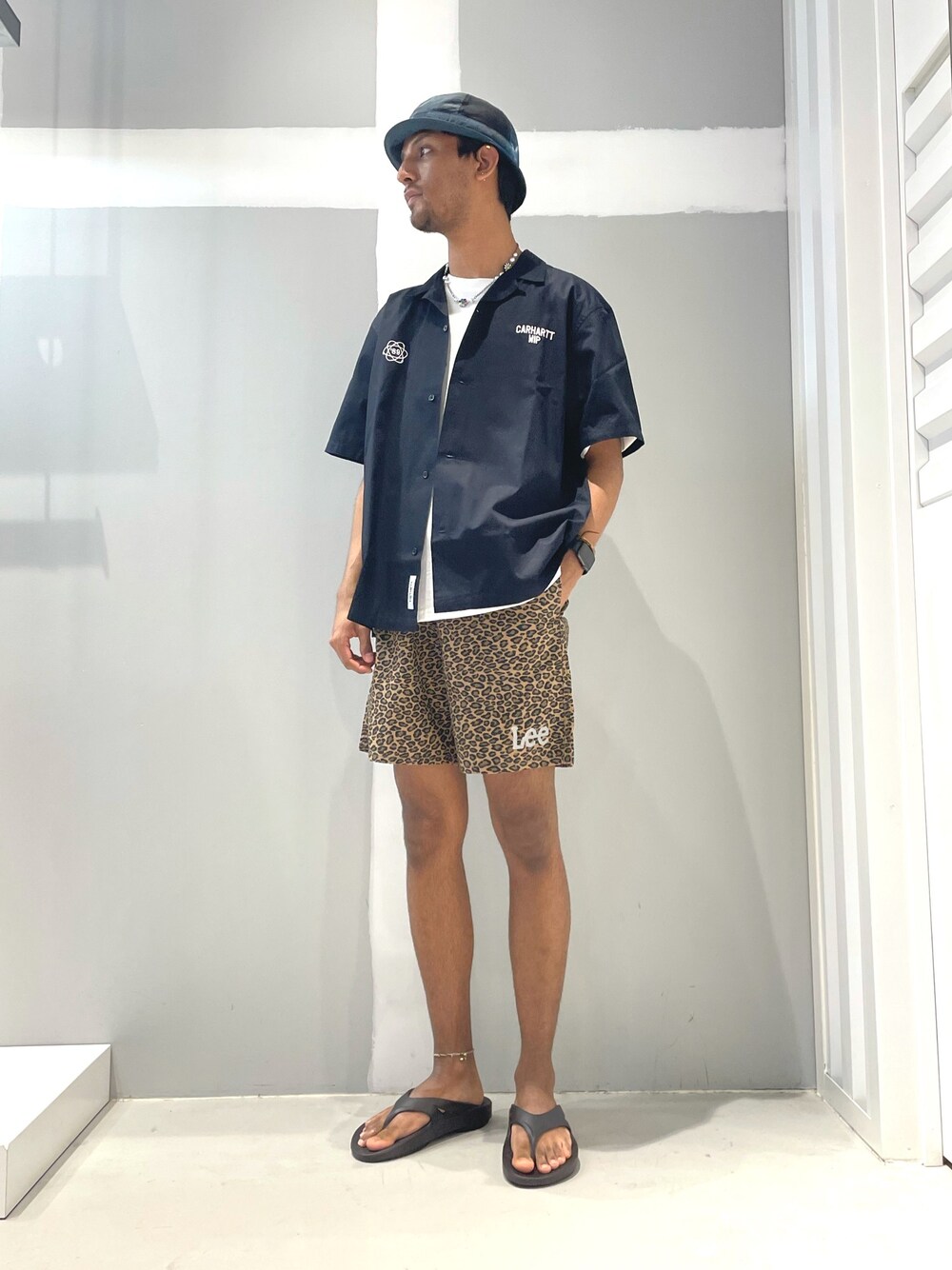 「LEE、carhartt、カーハート、ストリート、シャツスタイル、短パン、お洒落さんとつながりたい、春コーデ、夏コーデ、ららぽーとTOKYO-BAY」｜「JOINT WORKSの【CARHARTT / カーハート】 S/S CARTOGRAPH SHIRT（シャツ/ブラウス、ブラック系）」を使った、TAKESHIさん（メンズ・178cm）の春コーディネートの1枚目の写真