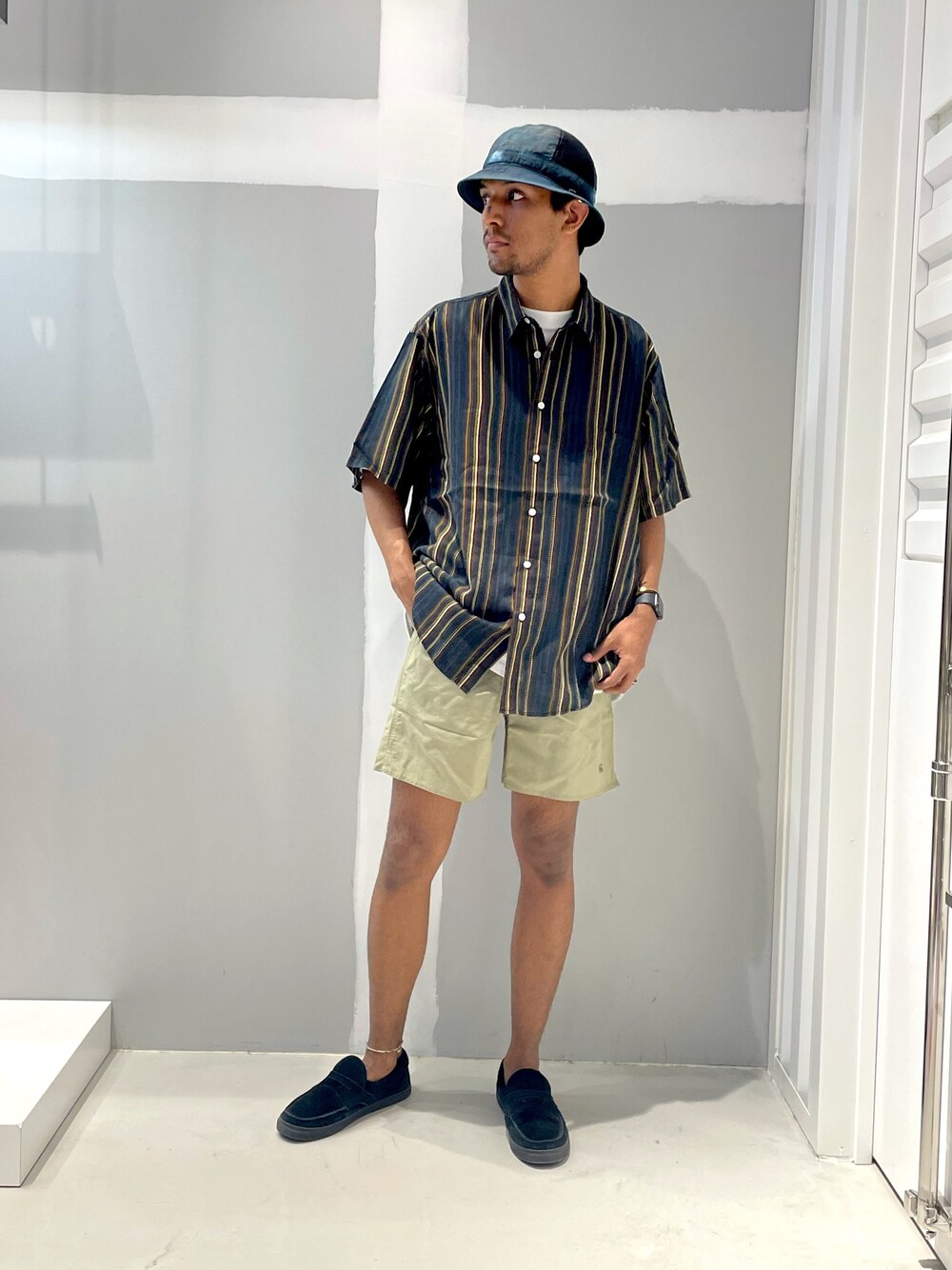 「シャツスタイル、短パン、ららぽーとTOKYO-BAY、ストリート、カジュアル、春コーデ、夏コーデ、ローファー、ジョイントワークス、jointworks」｜「JOINT WORKSのJW-PATCHWORK RG 半袖シャツ（シャツ/ブラウス、その他）」を使った、TAKESHIさん（メンズ・178cm）の春コーディネートの1枚目の写真