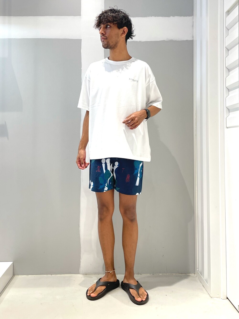 「carhartt、jointworks、ジョイントワークス、ららぽーとTOKYO-BAY、ストリート、カジュアル、ショートパンツ、春コーデ、夏コーデ、カーハート」｜「JOINT WORKSの【Columbia/コロンビア】 PFG Triangle Graphic 高機能Tシャツ（Tシャツ/カットソー、ホワイト系）」を使った、TAKESHIさん（メンズ・178cm）の夏コーディネートの1枚目の写真