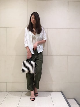 「Frank&Eileen（フランクアンドアイリーン）の【Frank&Eileen】BARRY ホワイト シャツ（シャツ/ブラウス、ホワイト系）」を使った、AIRI KAWASAKIさん（レディース・166cm）の春コーディネート