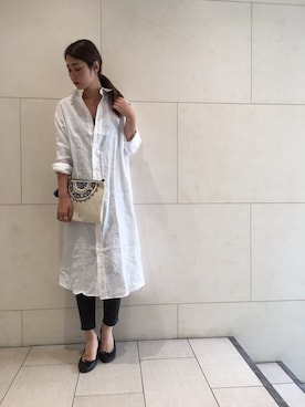 「INDIVIDUALIZED SHIRTS（インディビジュアライズドシャツ）のINDIVIDUALIZED SHIRTS × Maison de Reefur Aライン ワンピース ホワイト（ワンピース、ホワイト系）」を使った、AIRI KAWASAKIさん（レディース・166cm）の夏コーディネート