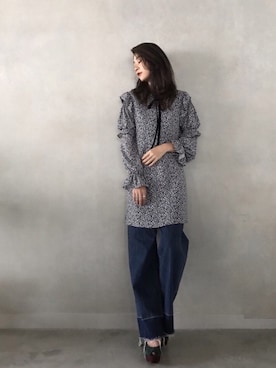 「LI HUA（リーファー）のスモール フラワー プリント ミニ ドレス（ワンピース、ブラック系）」を使った、AIRI KAWASAKIさん（レディース・166cm）の秋コーディネート