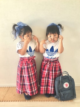 「アディダスオリジナルス」｜「アイテム（ヘアアクセサリー）」を使った、A★R さん（キッズ・90cm）の夏コーディネート