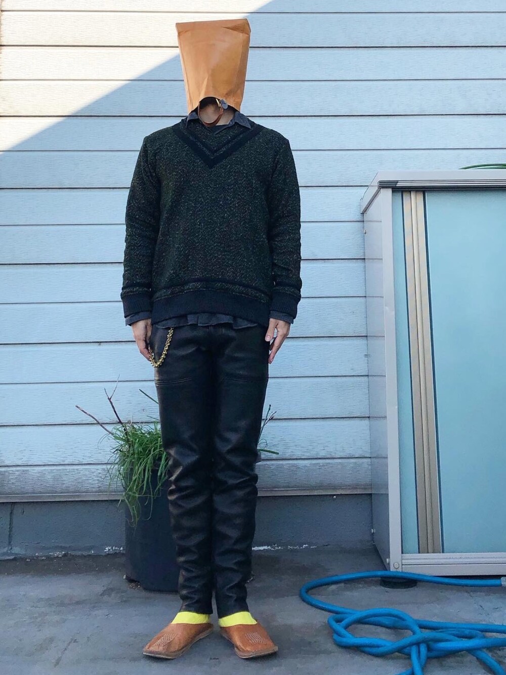 「BRUNABOINNEのアイテム（その他パンツ、ブラック系）」を使った、iq8qo1c0さん（メンズ・174cm）の冬コーディネートの1枚目の写真