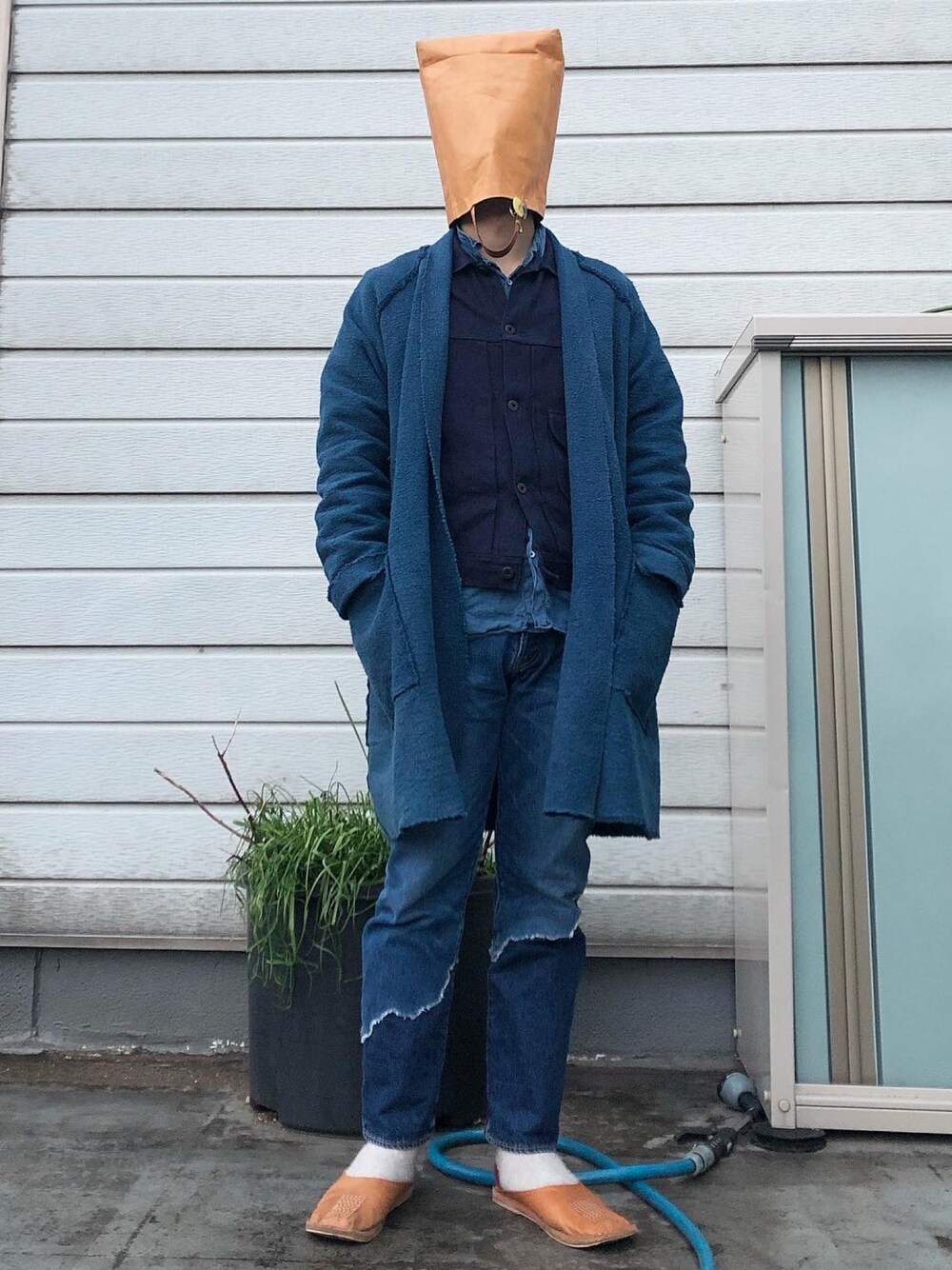 「BREEのアイテム（ハンドバッグ、ベージュ系）」を使った、iq8qo1c0さん（メンズ・174cm）の冬コーディネートの1枚目の写真