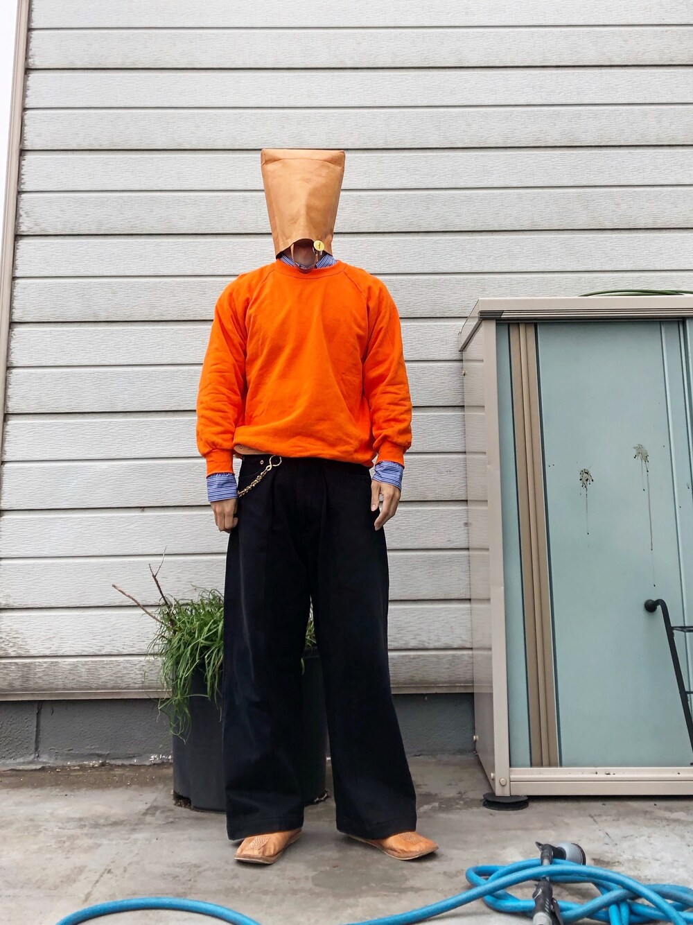 「BREEのアイテム（ハンドバッグ、ベージュ系）」を使った、iq8qo1c0さん（メンズ・174cm）の冬コーディネートの1枚目の写真