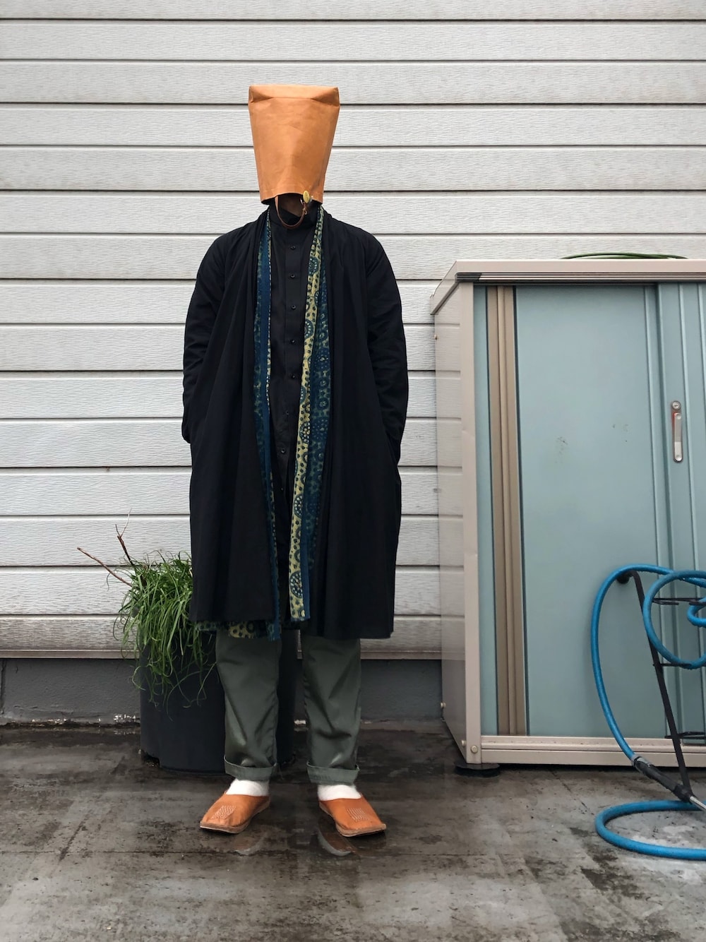 「シサム工房のアイテム（サンダル、ベージュ系）」を使った、iq8qo1c0さん（メンズ・174cm）の冬コーディネートの1枚目の写真