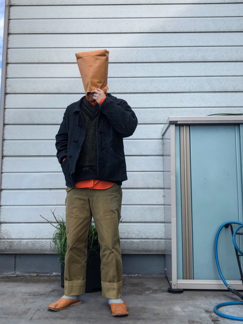 「VINTAGEのアイテム（その他パンツ、ベージュ系）」を使った、iq8qo1c0さん（メンズ・174cm）の冬コーディネートの1枚目の写真