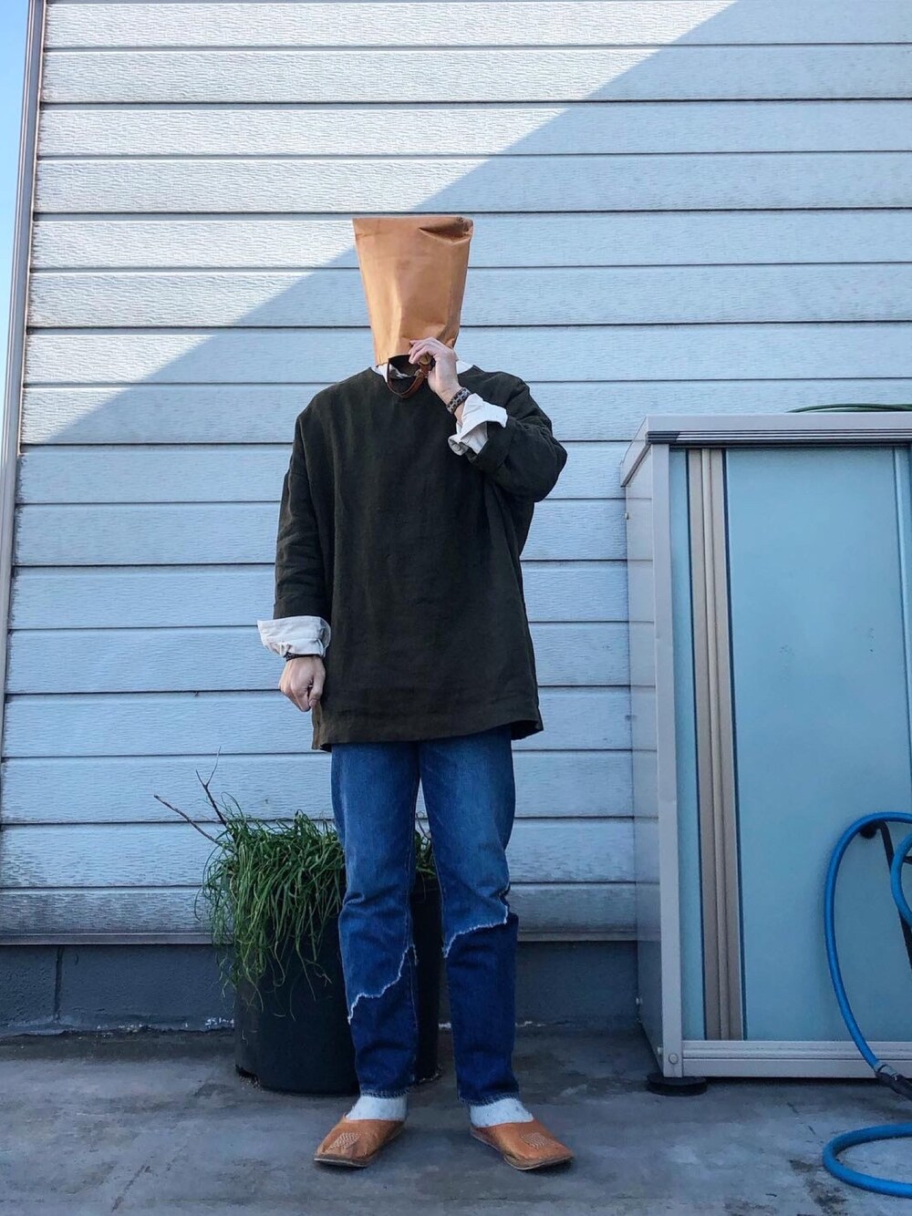 「BIEK VERSTAPPENのアイテム（Tシャツ/カットソー、グリーン系）」を使った、iq8qo1c0さん（メンズ・174cm）の冬コーディネートの1枚目の写真