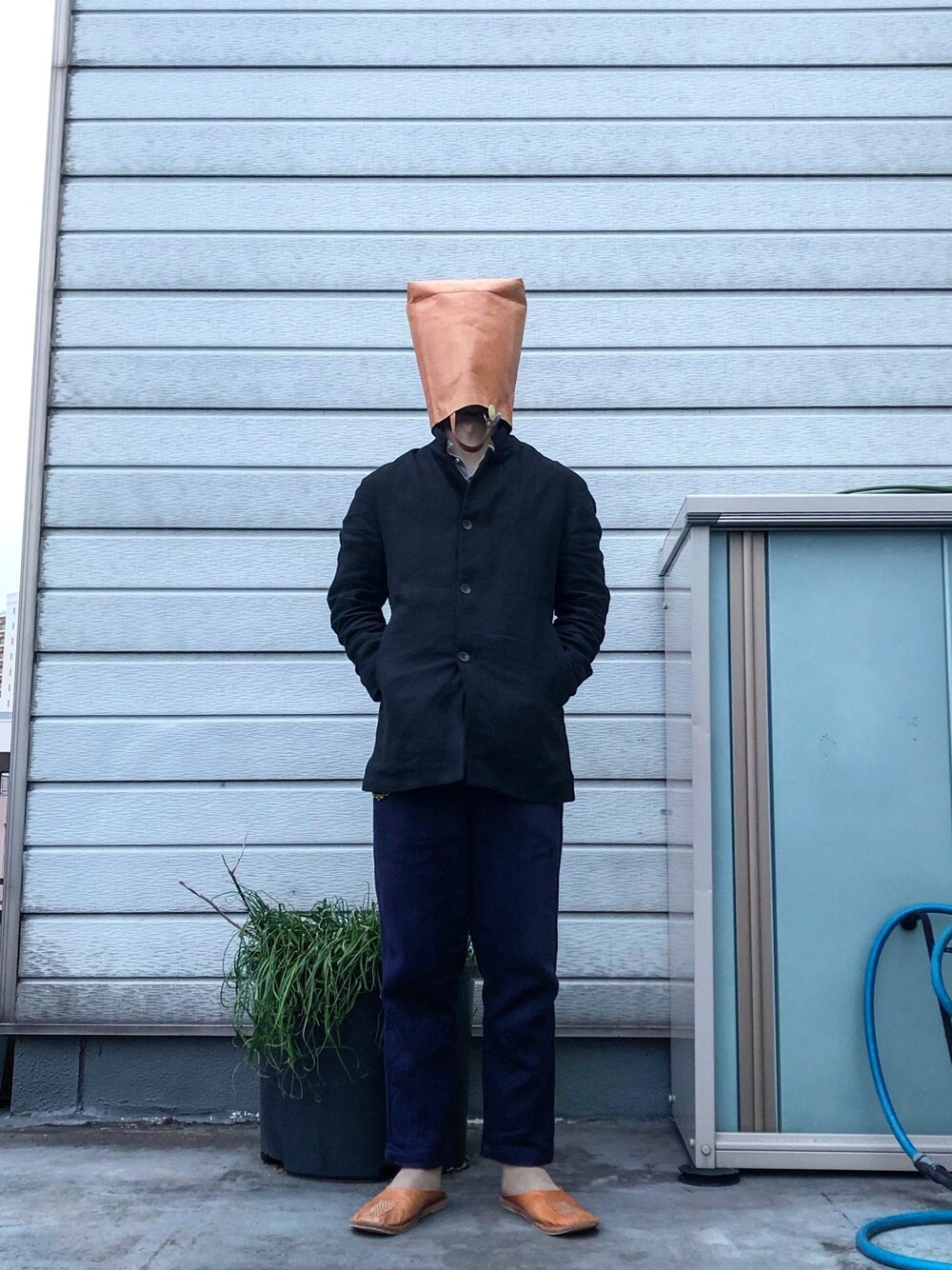 「シサム工房のアイテム（サンダル、ベージュ系）」を使った、iq8qo1c0さん（メンズ・174cm）の冬コーディネートの1枚目の写真