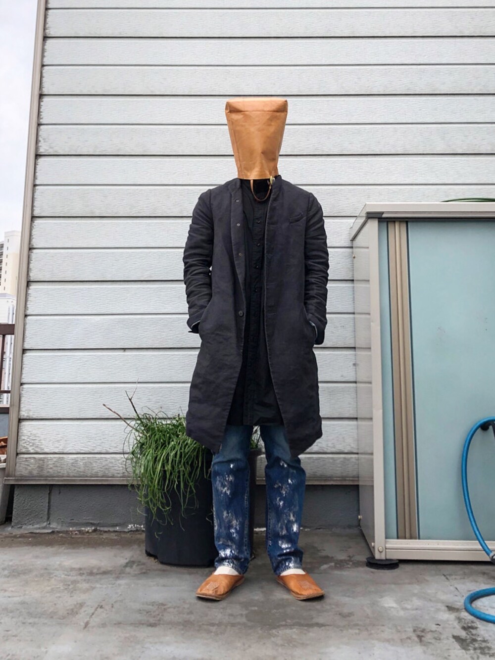 「BREEのアイテム（ハンドバッグ、ベージュ系）」を使った、iq8qo1c0さん（メンズ・174cm）の冬コーディネートの1枚目の写真