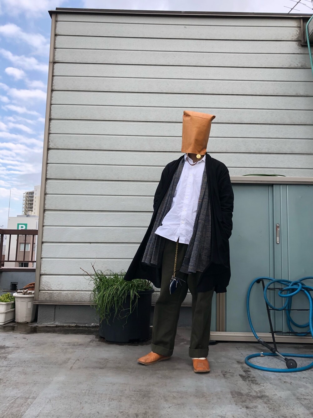 「シサム工房のアイテム（サンダル、ベージュ系）」を使った、iq8qo1c0さん（メンズ・174cm）の冬コーディネートの1枚目の写真