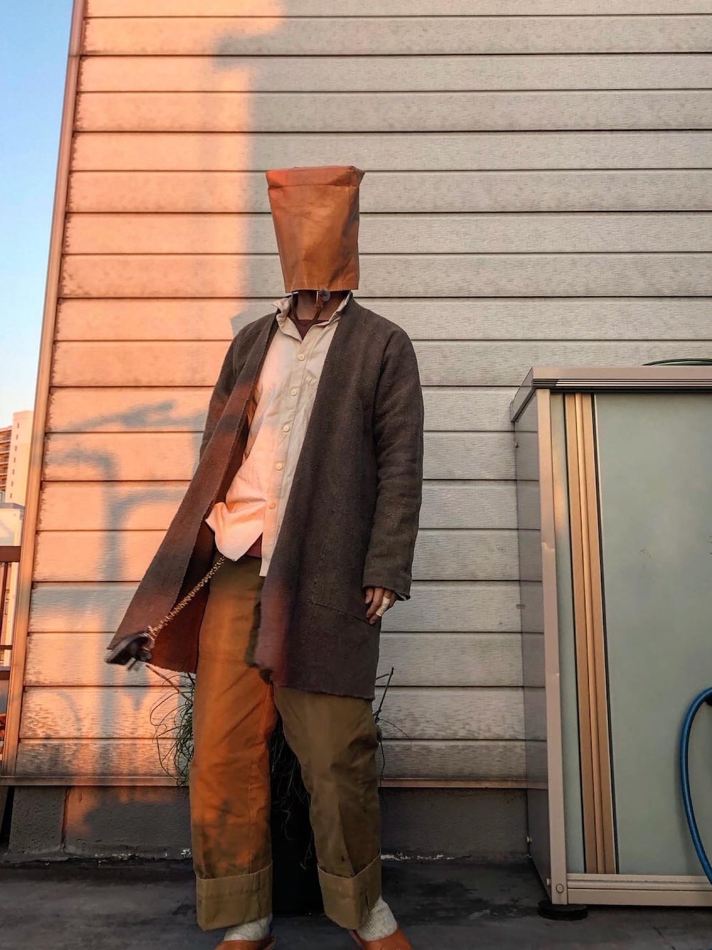 「VINTAGEのアイテム（その他パンツ、ベージュ系）」を使った、iq8qo1c0さん（メンズ・174cm）の冬コーディネートの1枚目の写真