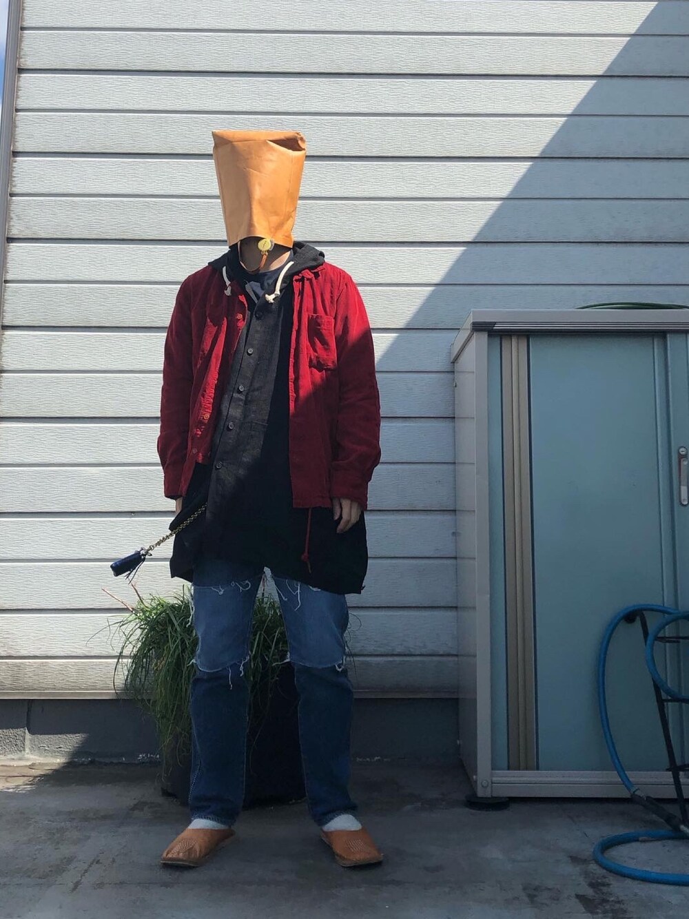 「BRUNABOINNEのアイテム（シャツ/ブラウス、レッド系）」を使った、iq8qo1c0さん（メンズ・174cm）の春コーディネートの1枚目の写真