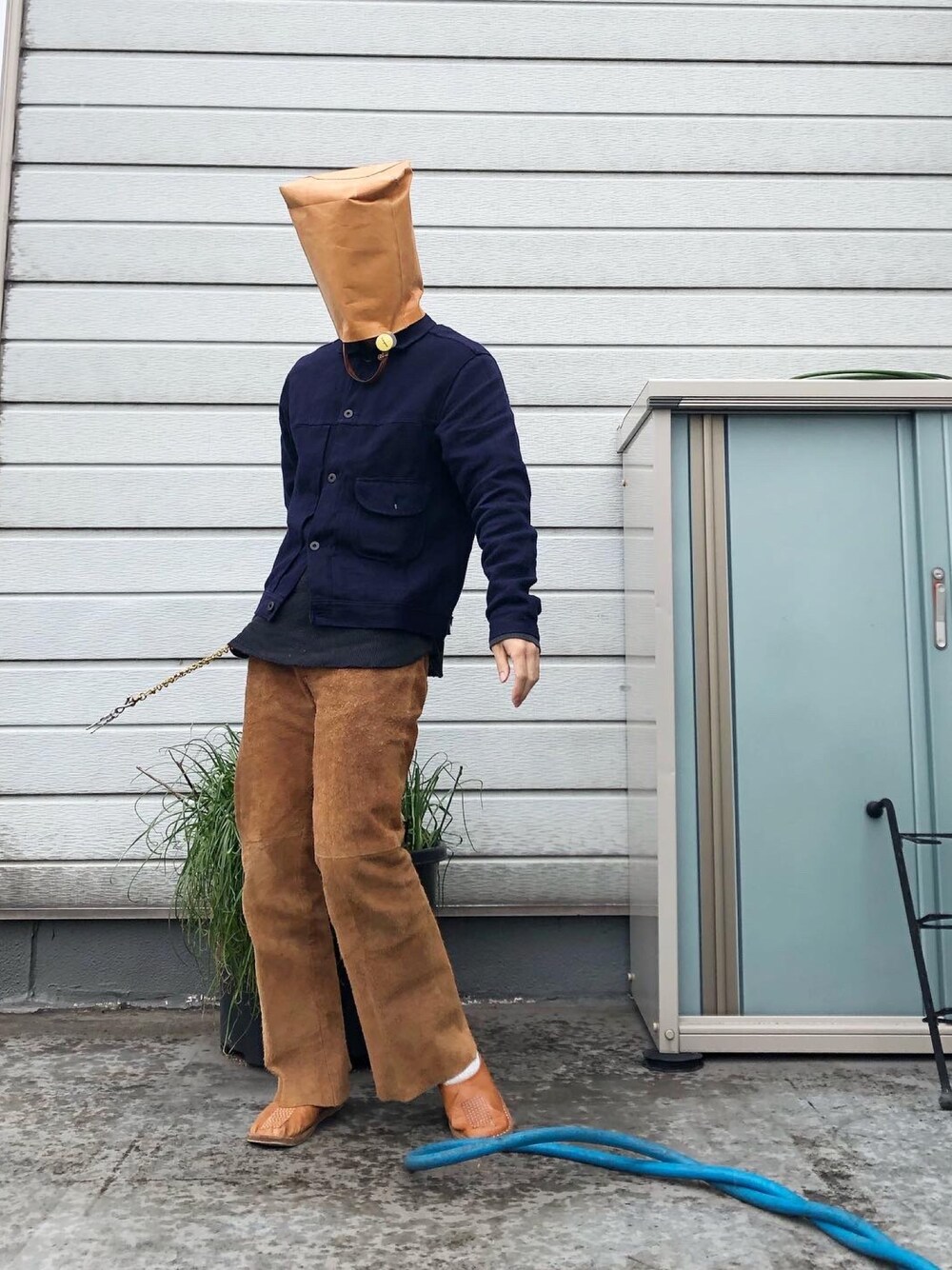 「Levi'sのアイテム（その他パンツ、ブラウン系）」を使った、iq8qo1c0さん（メンズ・174cm）の春コーディネートの1枚目の写真