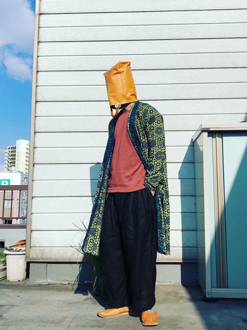 「janjanvanesscheのアイテム（その他パンツ、ブラック系）」を使った、iq8qo1c0さん（メンズ・174cm）の春コーディネートの1枚目の写真