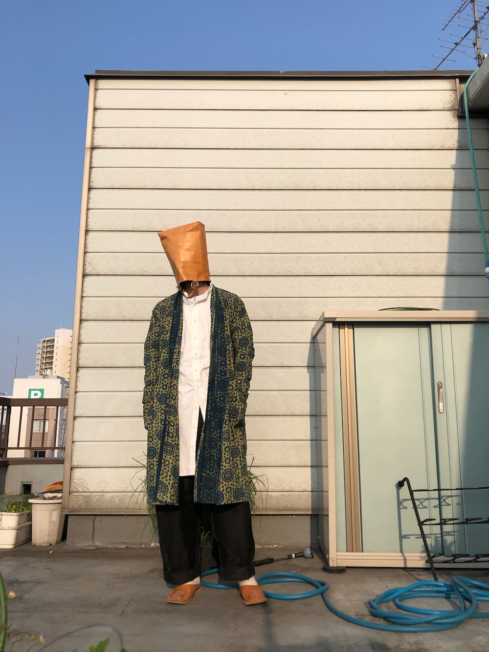 「janjanvanesscheのアイテム（その他パンツ、ブラック系）」を使った、iq8qo1c0さん（メンズ・174cm）の春コーディネートの1枚目の写真