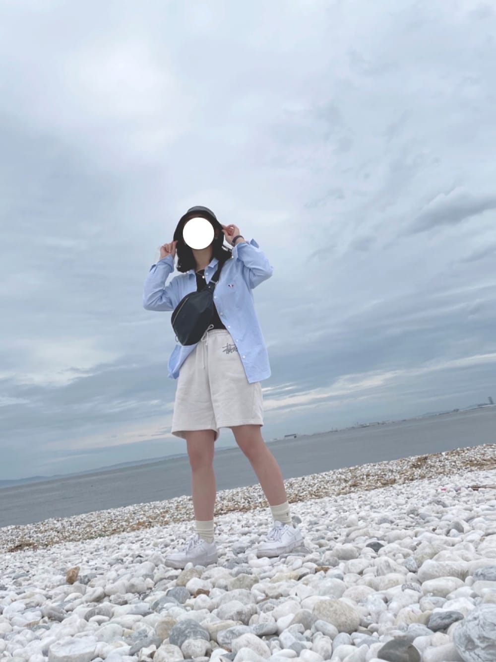「海コーデ、初夏コーデ」｜「ZARAのアイテム（Tシャツ/カットソー、ブラック系）」を使った、ともさん（レディース・158cm）の春コーディネートの1枚目の写真