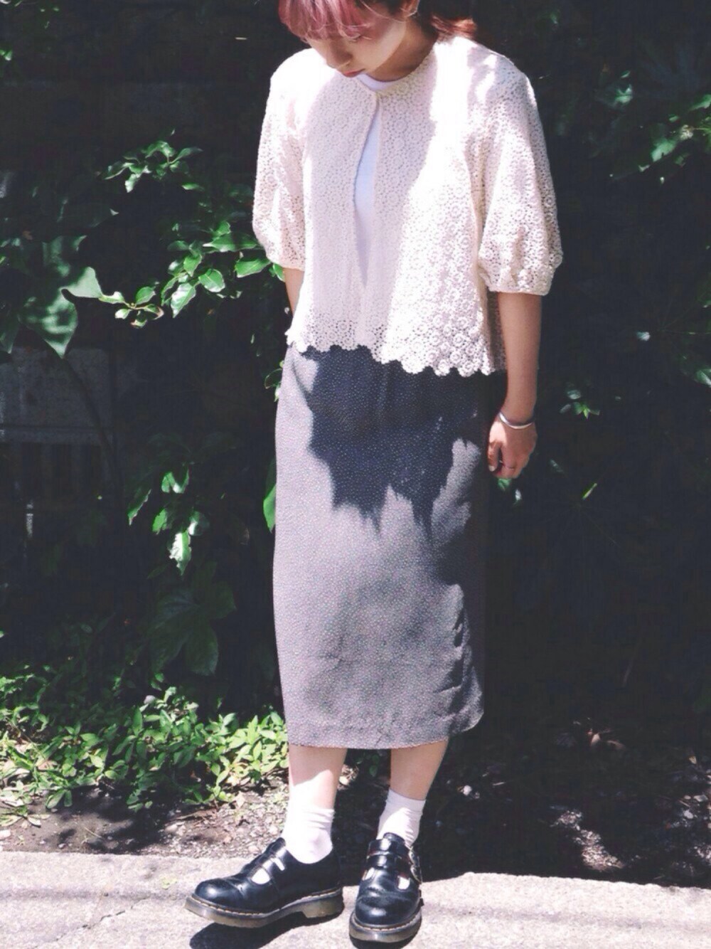 「鎌倉、古着、dotandstripes、ドクターマーチン、パープルグレー」｜「Dot＆Stripes CHILD WOMANのケミカルレース　羽織ブラウス（シャツ/ブラウス、ホワイト系）」を使った、ゆかさん（レディース・154cm）の夏コーディネートの1枚目の写真