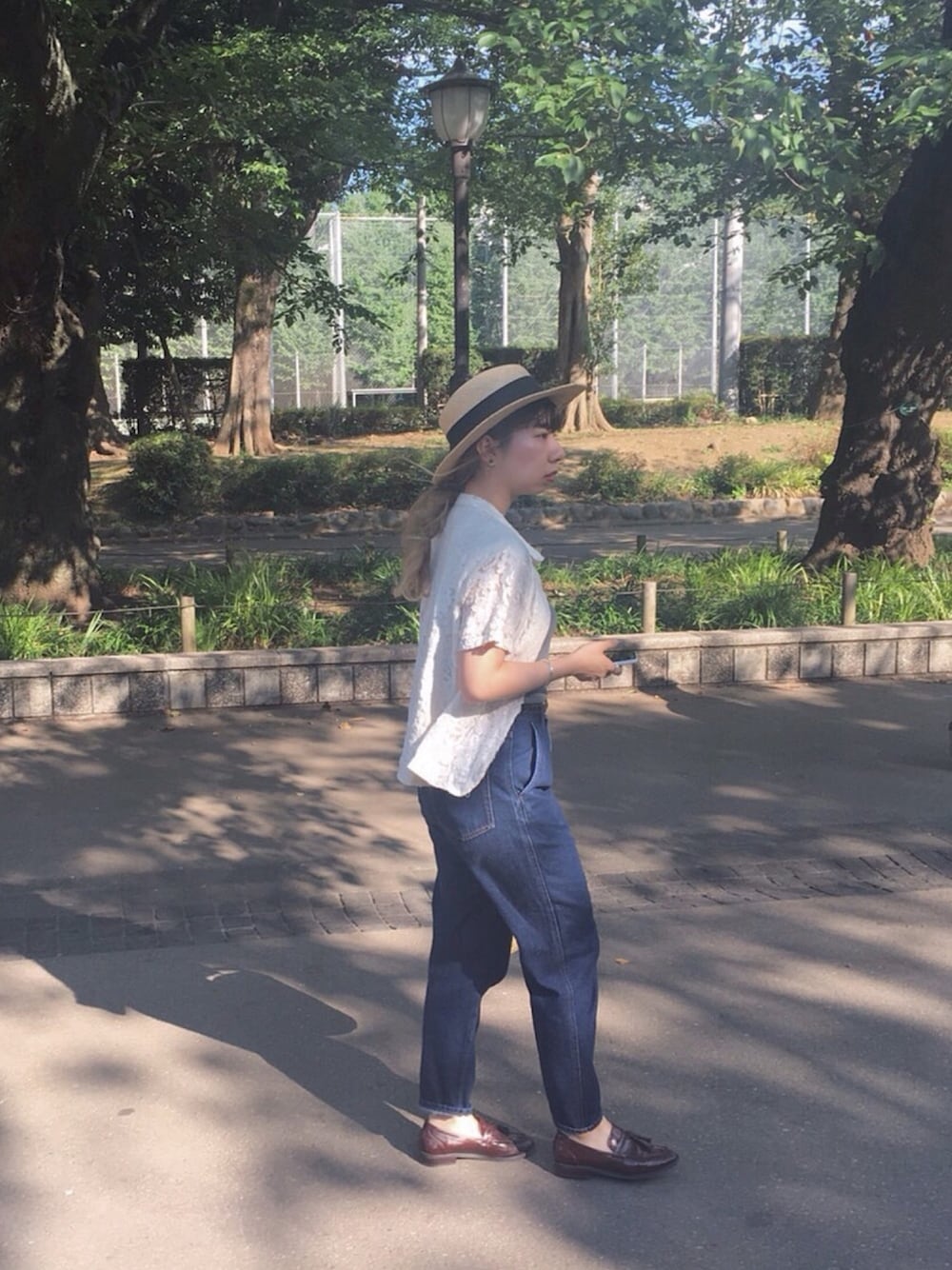 「休日スタイル、デニム、fashion、シンプル、vintage、古着」｜「VINTAGEのアイテム（シャツ/ブラウス、ホワイト系）」を使った、ゆかさん（レディース・154cm）の夏コーディネートの1枚目の写真