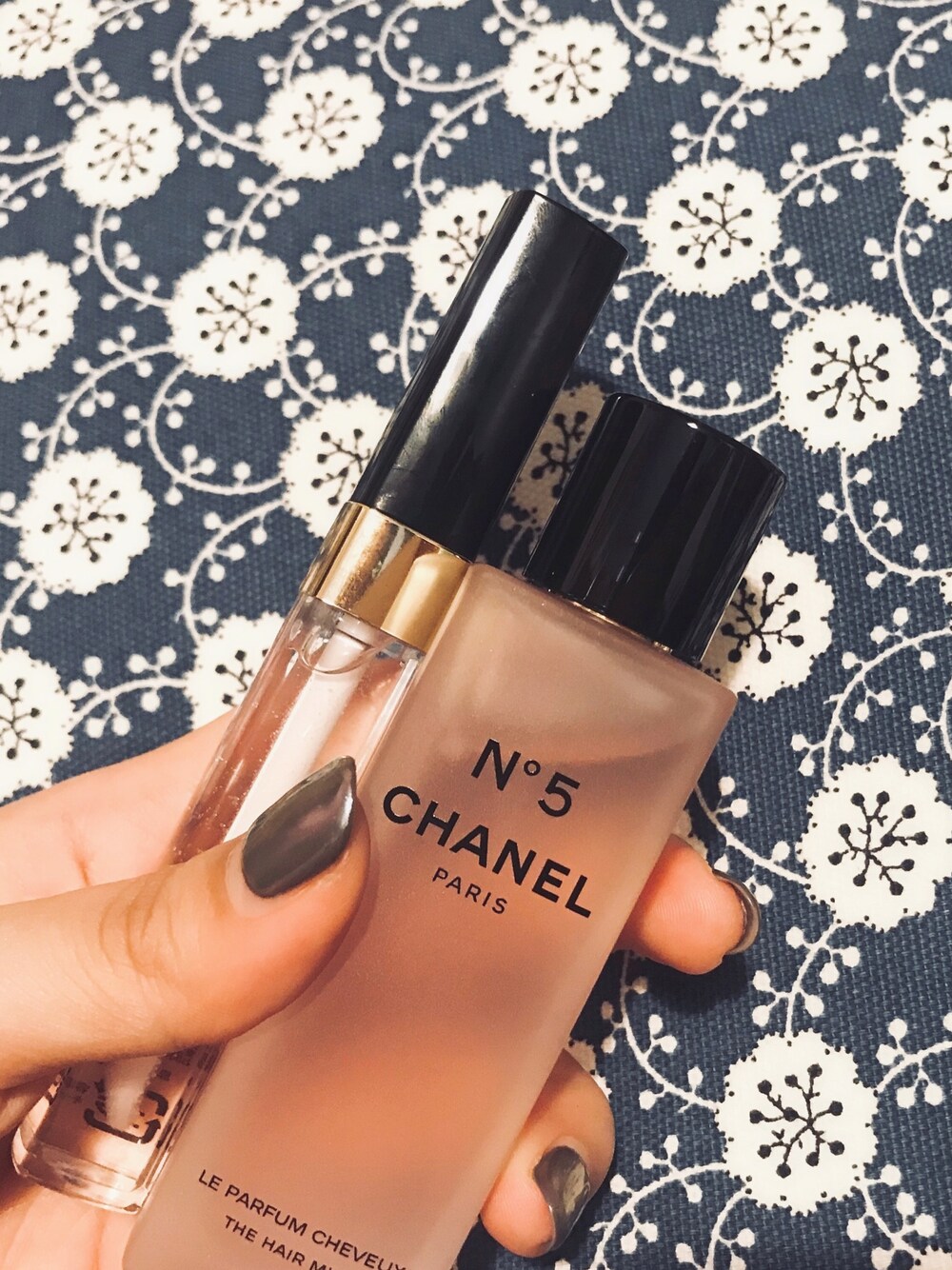 「秋、chanel、コスメ、グロス」｜「CHANELのアイテム（スキンケア、その他）」を使った、ゆかさん（レディース・154cm）の秋コーディネートの1枚目の写真