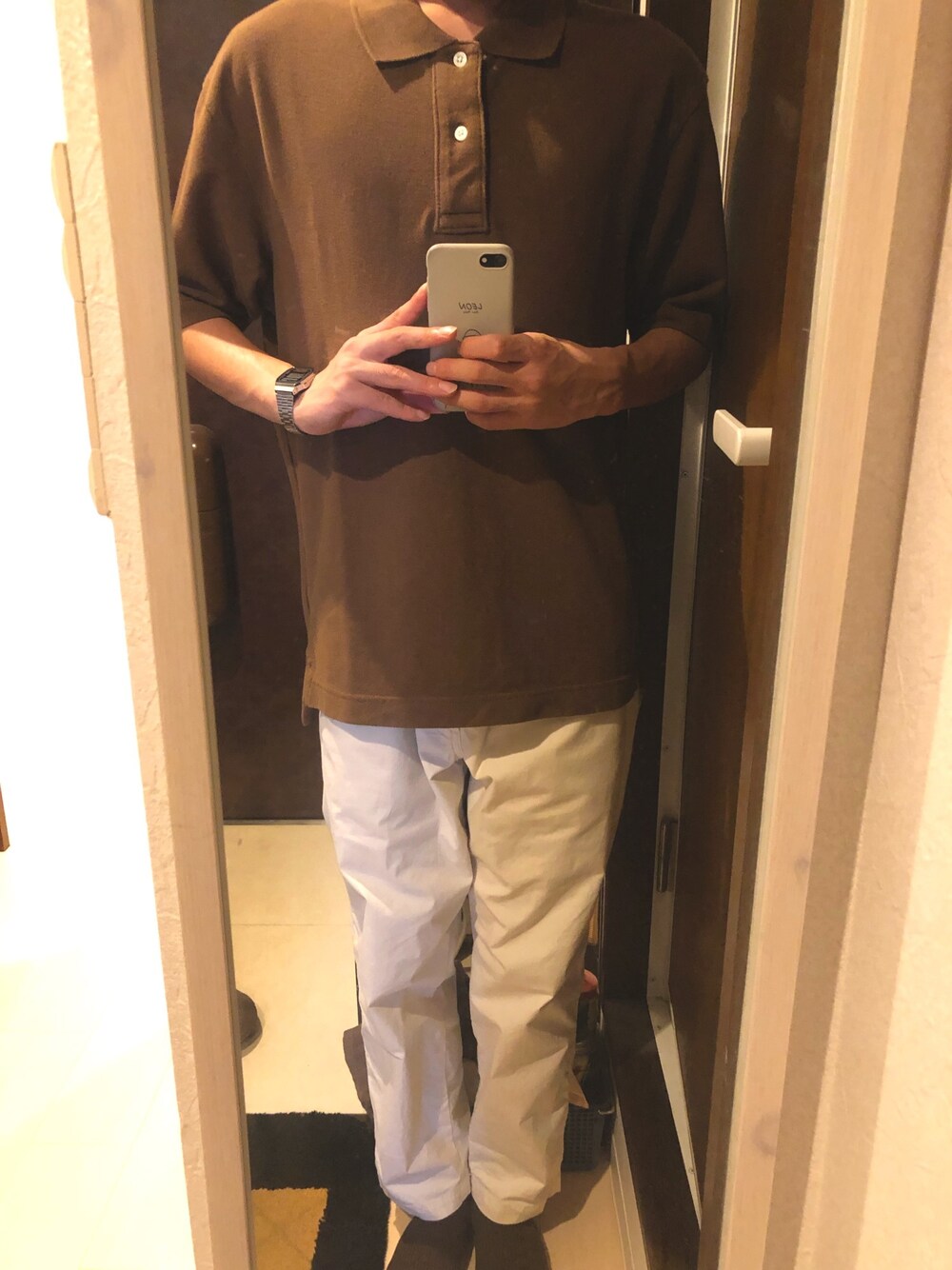 「UNIQLOのオーバーサイズカノコポロシャツ（半袖）（ポロシャツ、ブラウン系）」を使った、松﨑雄亮さん（メンズ・173cm）の夏コーディネートの1枚目の写真