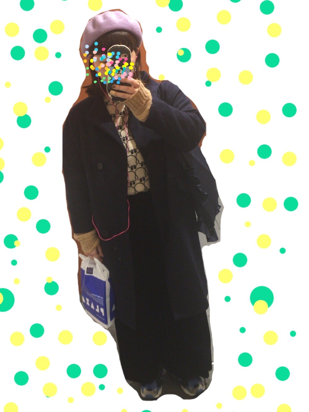 「ベロアパンツ、黒、ベレー帽、スニーカー、休日出勤、おとなしめ」｜「NANO universeのアイテム（ハンチング/ベレー帽、パープル系）」を使った、mochikoさん（レディース・158cm）の冬コーディネートの1枚目の写真