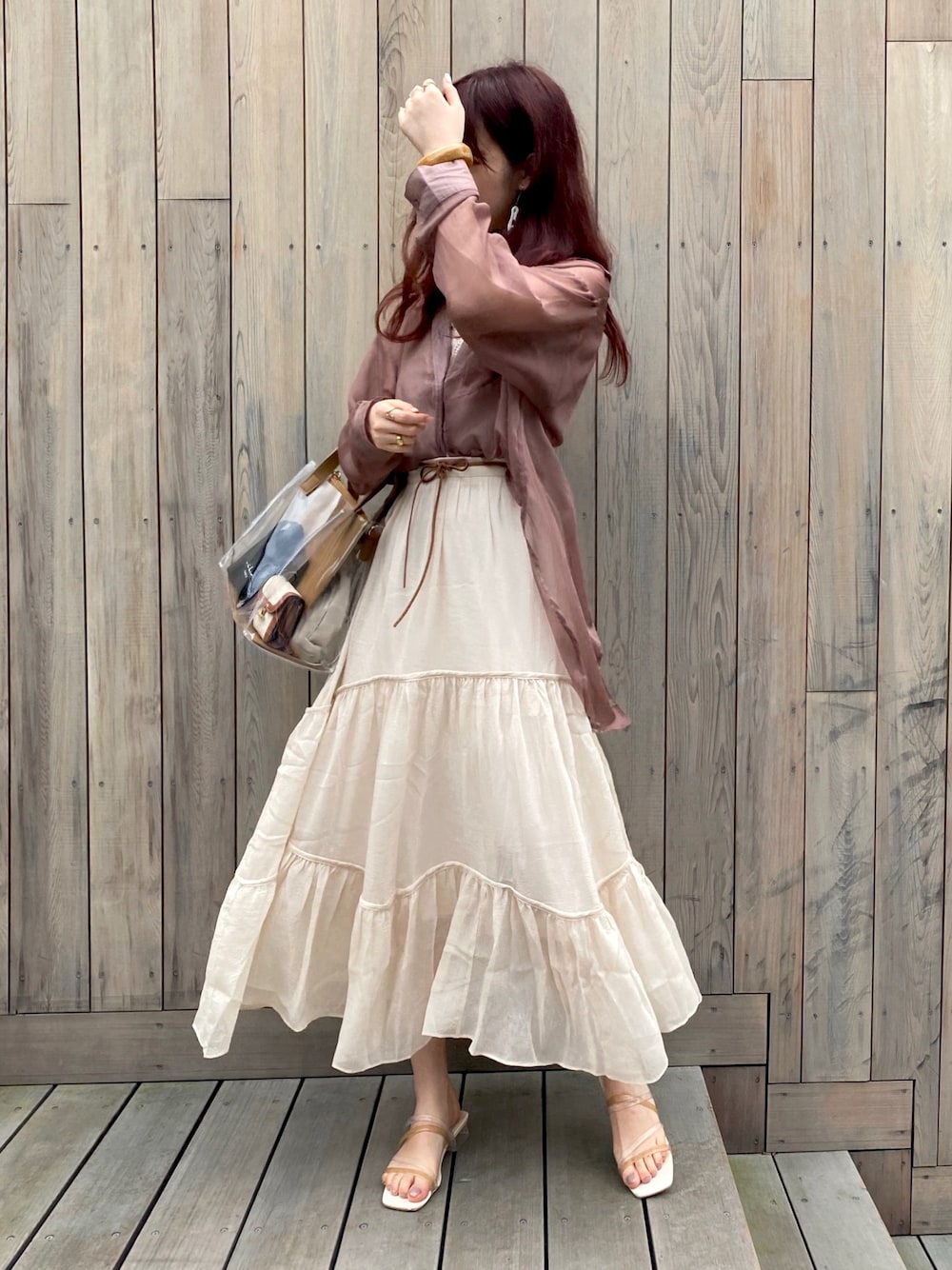 「夏、大人ガーリー、夏コーデ、スカート、ワントーンコーデ、シャツスタイル、プチプラコーデ」｜「GRLのバックスリットシアーシャツ（シャツ/ブラウス、ブラウン系）」を使った、yuriさん（レディース・160cm）の夏コーディネートの1枚目の写真