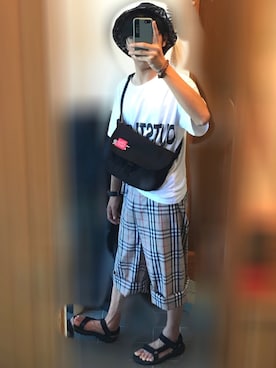 「ロールアップ」｜「アイテム（メッセンジャーバッグ）」を使った、TATSUKIさん（メンズ・171cm）の夏コーディネート