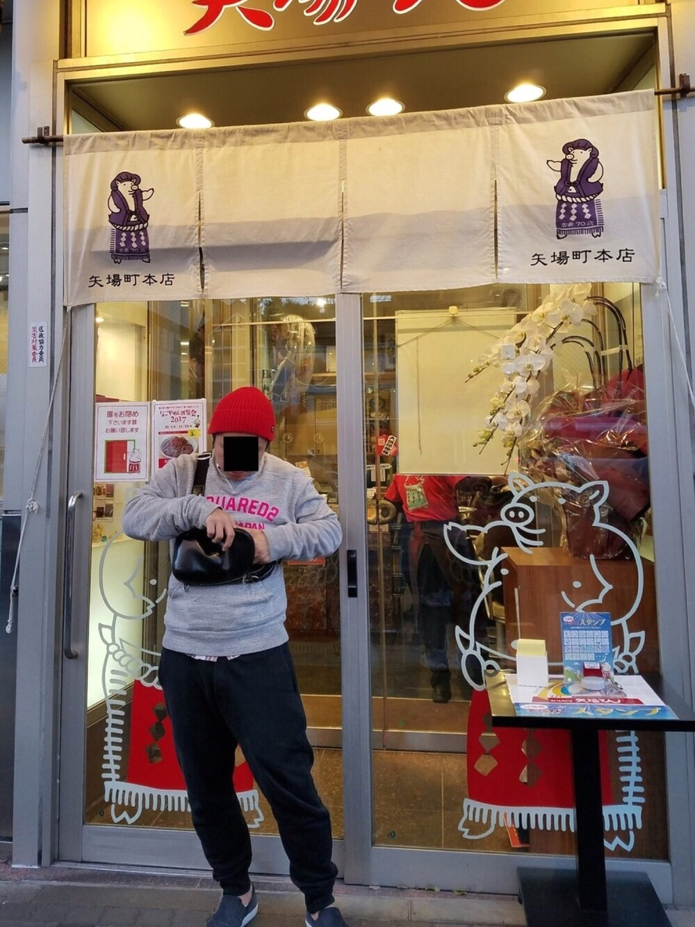 「DSQUARED2、アルマーニエクスチェンジ、カジュアル、エルゴポック」｜「STUSSYのSimple Wool Cuff Beanie（ニットキャップ/ビーニー、レッド系）」を使った、TKさん（メンズ・168cm）の冬コーディネートの1枚目の写真