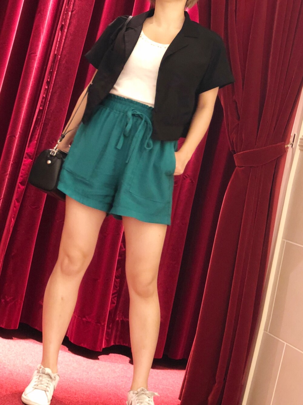 「カジュアルコーデ、パンツスタイル、オトナカジュアル、休日スタイル、プチプラコーデ、大人コーデ、ハイウエスト、シンプルコーデ、スニーカー」｜「RID.DLE FROMのアイテム（パンツ、グリーン系）」を使った、ヤオさん（レディース・156cm）の夏コーディネートの1枚目の写真