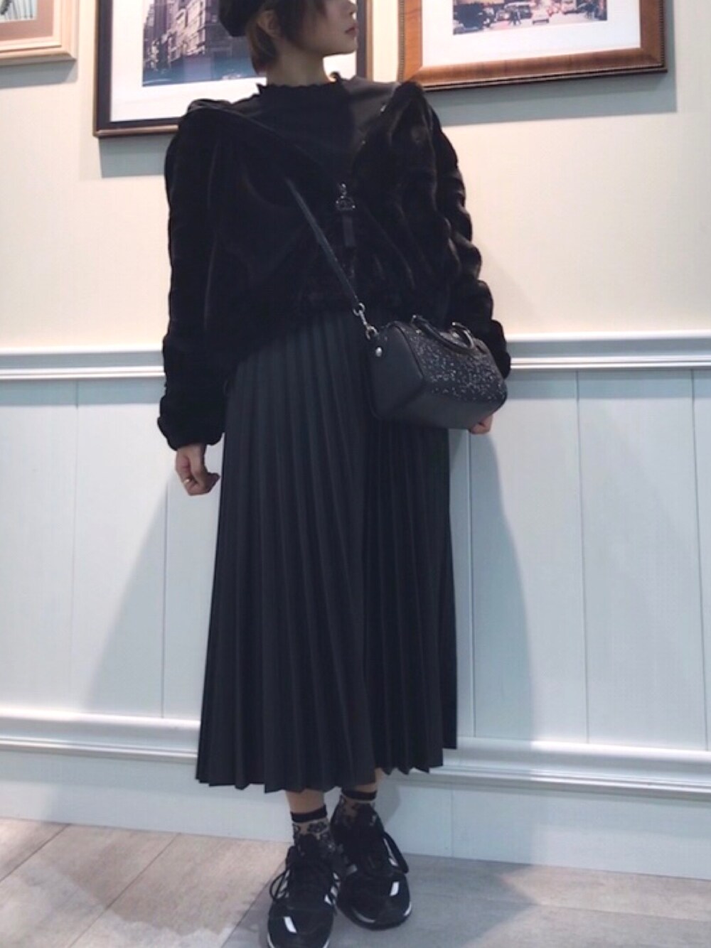 「シンプルコーデ、大人カジュアル、今日のコーデ、冬コーデ、プチプラ、秋冬コーデ、デート、あったかコーデ、ファーブルゾン」｜「stradivariusのアイテム（スカート、ブラック系）」を使った、ヤオさん（レディース・156cm）の冬コーディネートの1枚目の写真